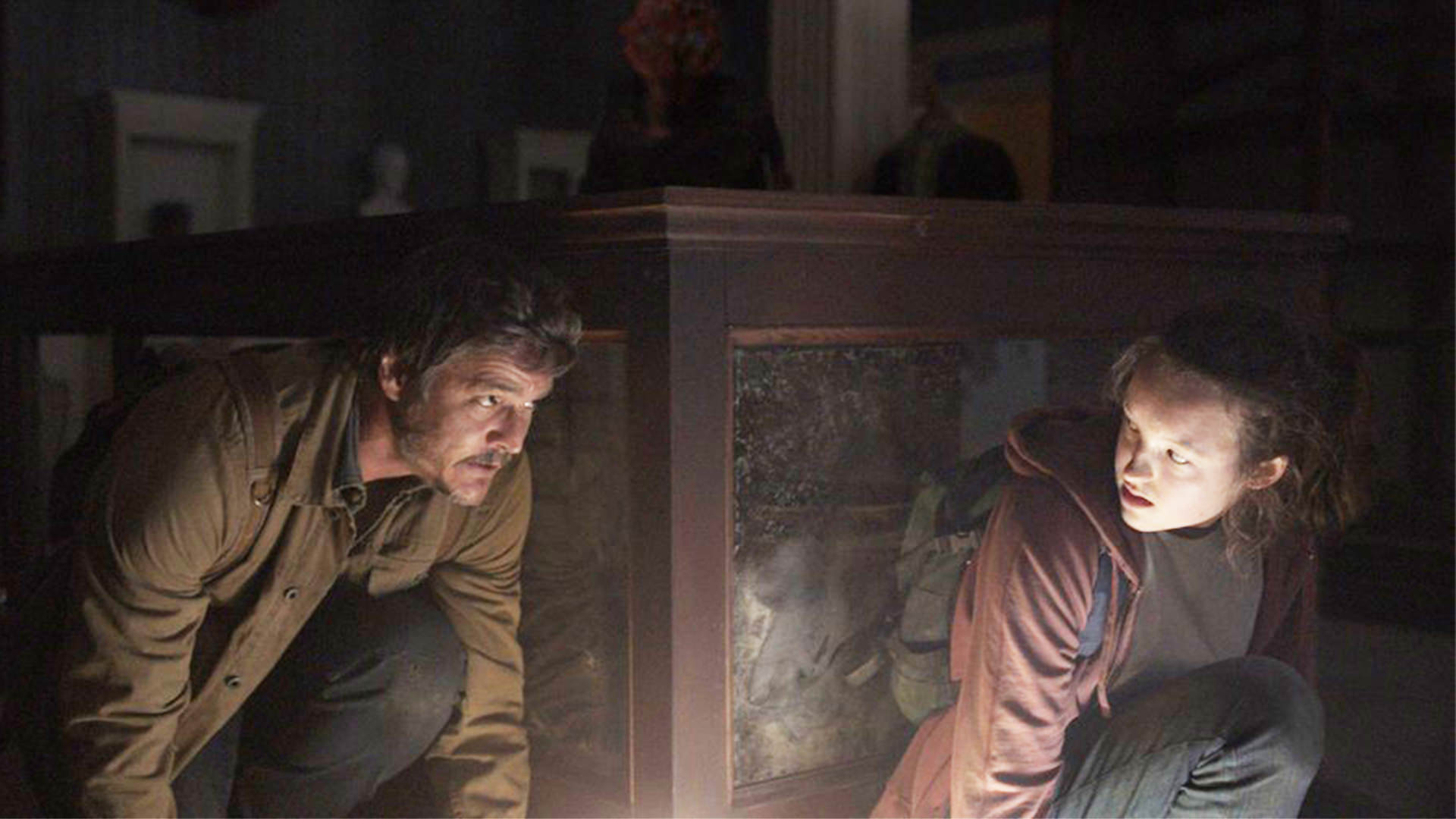 مخفی شدن جول و الی از یک کلیکر در سریال The Last of Us