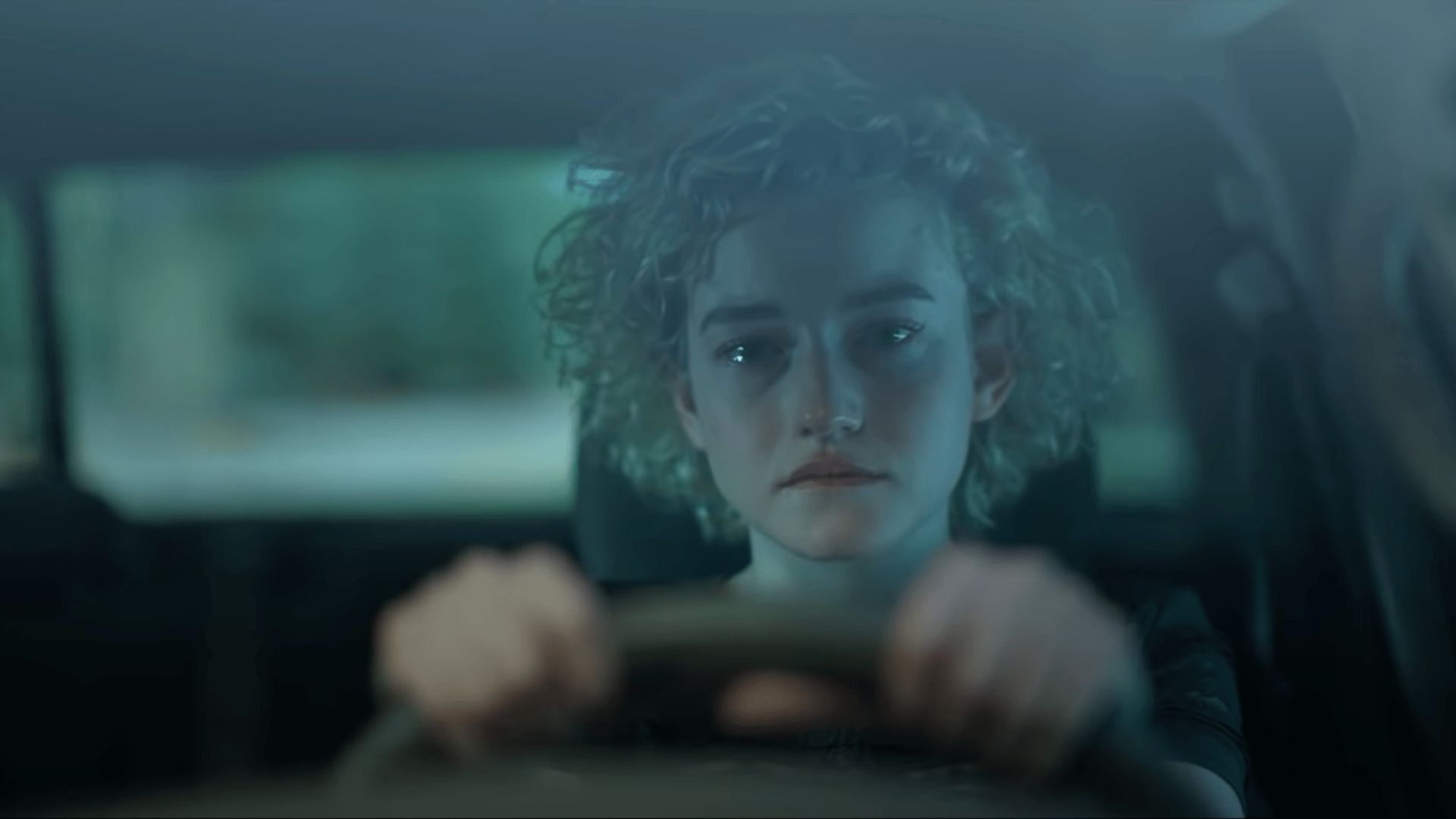 جولیا گارنر در نقش راث در حال رانندگی در نیمه دوم فصل چهارم سریال Ozark 